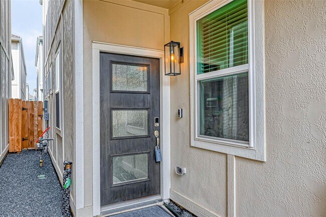 Foto del edificio - 1527 Beach Oak Dr