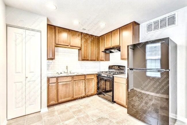 Building Photo - 1628 Arbor Knot Dr