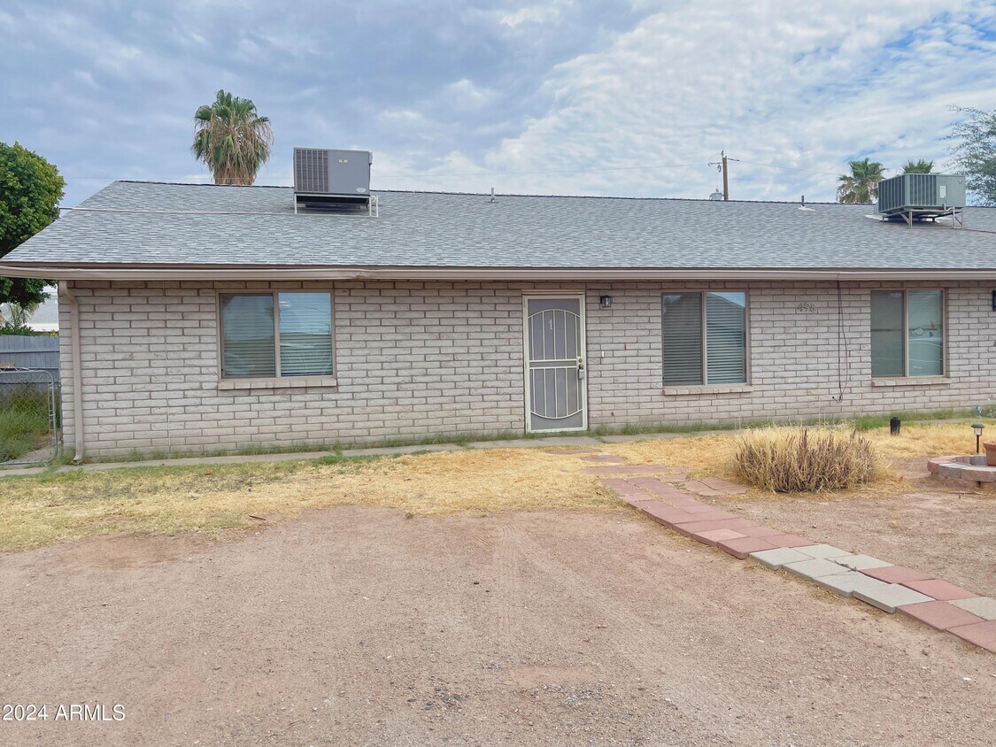 Primary Photo - 498 E Mesquite Ave