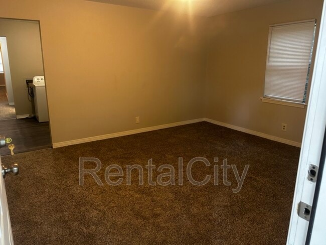Building Photo - 1487 N Royal St
