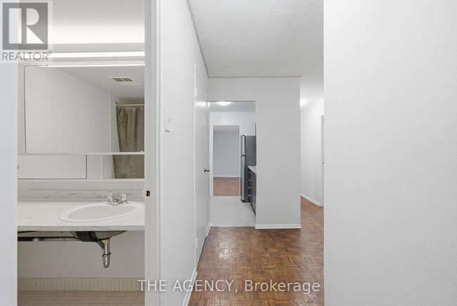 Building Photo - 2350 Dundas St W