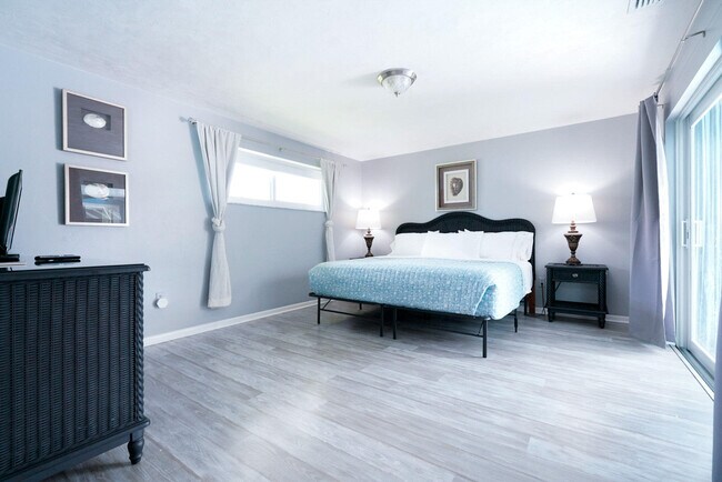Foto del edificio - 1351 Oaklawn Ct