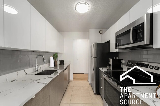 Building Photo - 1000 N La Salle Dr