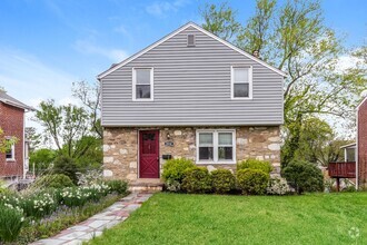 Building Photo - 2032 Jenkintown Rd