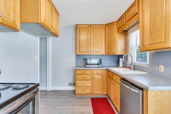 Building Photo - 355 Belview Ave
