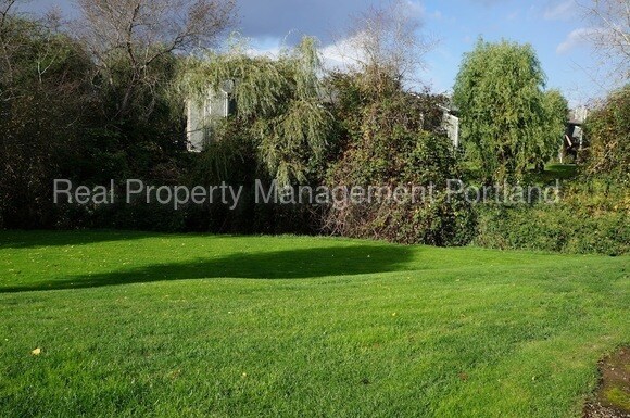 Building Photo - 14095 SW Walker Rd