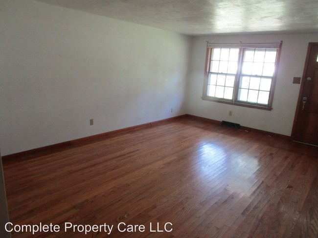 Building Photo - 4425 Columbus Ave