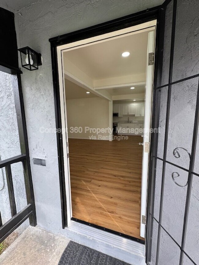 Foto del edificio - 5762 Cedar Ave