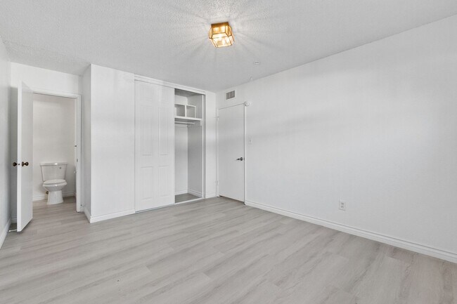Building Photo - Welcome to this modern, remodeled condo!
