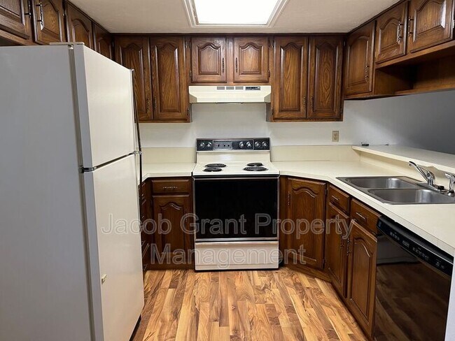 Foto del edificio - 757 Whittier St