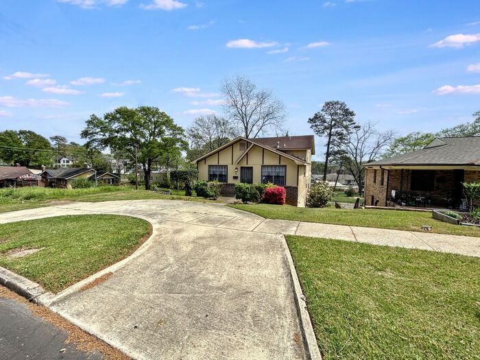 Primary Photo - 4-Bedroom Home in a Convenient Location / ...