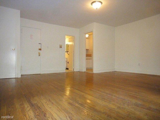 Building Photo - 1 br, 1.5 bath  - 57 W 70th St