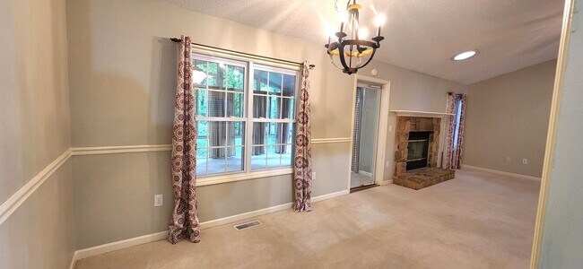 Building Photo - Beautiful, unfurnished rental perfectly lo...