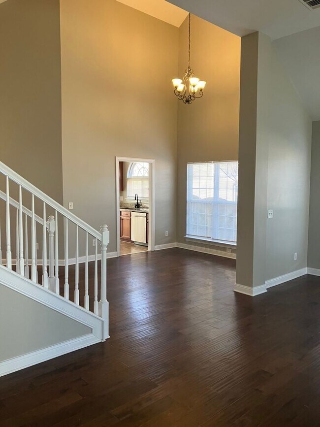 Building Photo - 4BR Brentwood Retreat.  $1500 Rent Concession