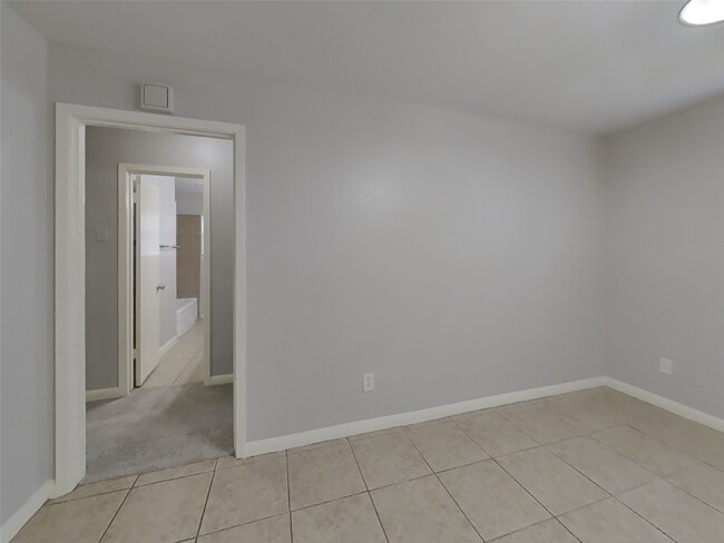 Building Photo - 411 E Carby Rd