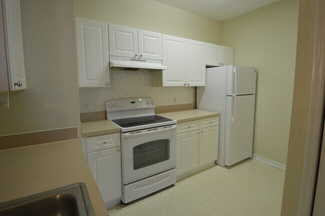 Foto del edificio - TAMPA: 2 bed/ 2bath condo on 2nd floor in ...