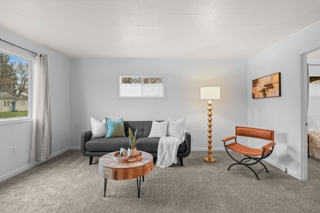 Building Photo - 420 E Sanson Ave