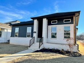 Building Photo - 6207 SW Luna Ln