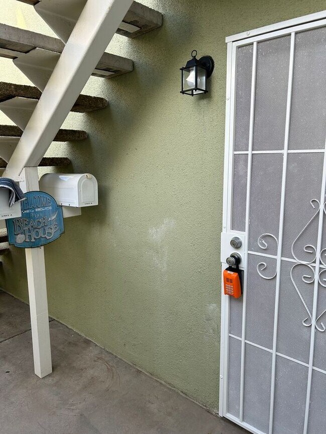 Foto del edificio - WONDERFULLY LOCATED DWNSTRS 1BD 1BA STUDIO IN OLD TOWN SEAL BEACH!
