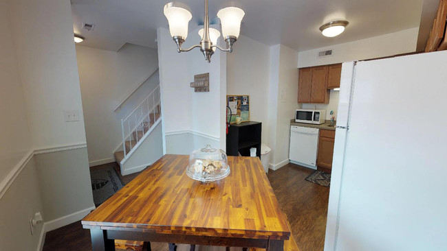 Casa adosada de dos habitaciones Comedor/Kitchen/Foyer - Walnut Creek Townhomes