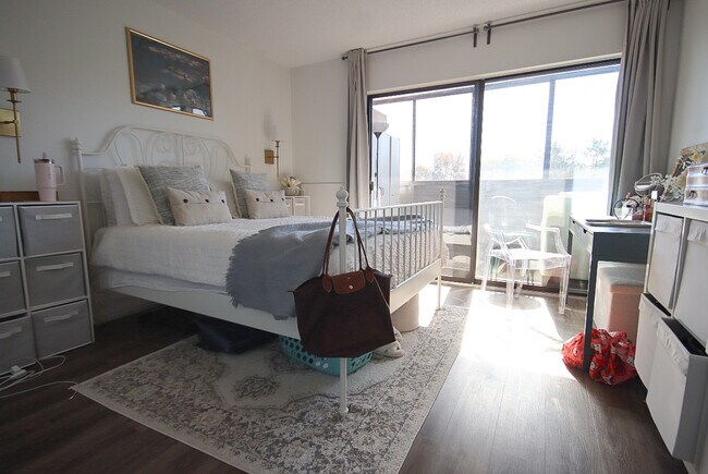 Photo du bâtiment - Spacious One Bedroom For Rent