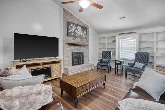 Foto del edificio - 104 Spanish Oak Dr