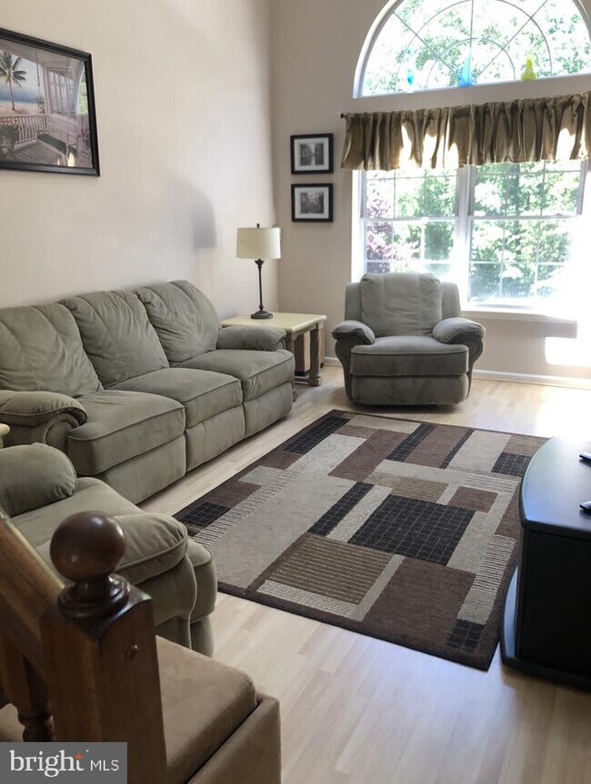 Foto del edificio - 48 Meadow Ct