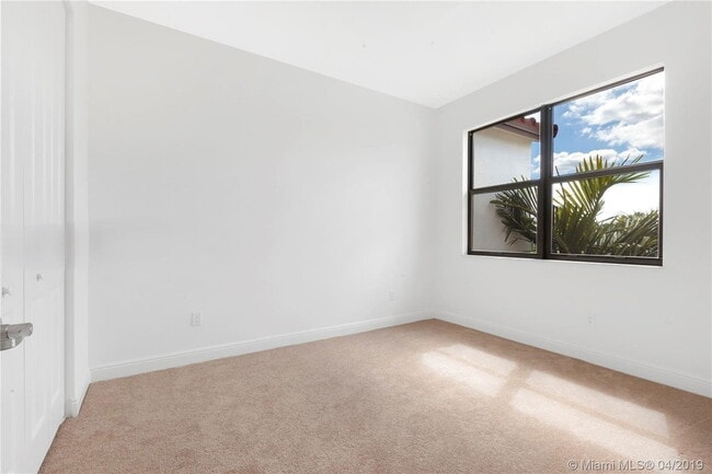 Foto del edificio - 20901 NW 1st Dr