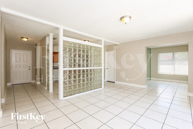 Building Photo - 6487 SW 26th St