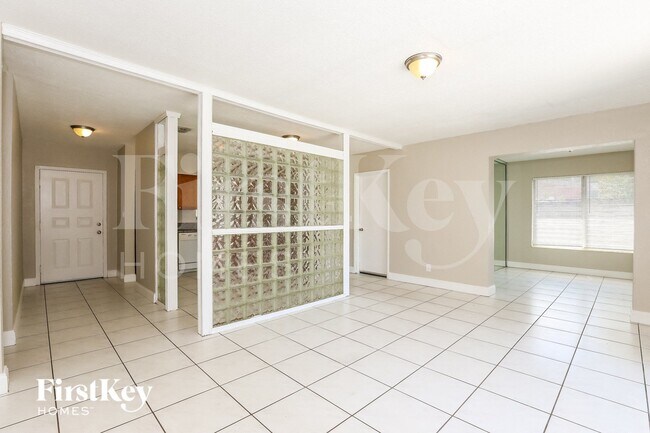 Foto del edificio - 6487 SW 26th St