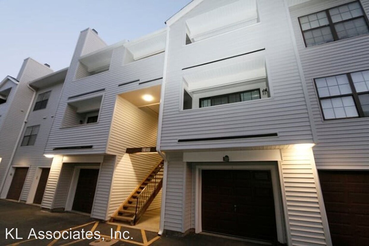 Primary Photo - 1 br, 2 bath House - 1645 Carriage House T...