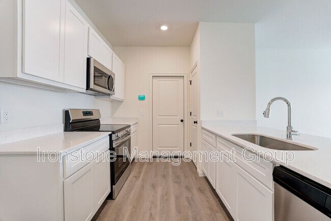Foto del edificio - 200 NW 122nd St