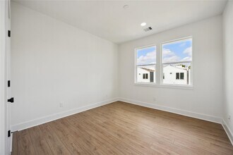 Building Photo - 835 Rachel St