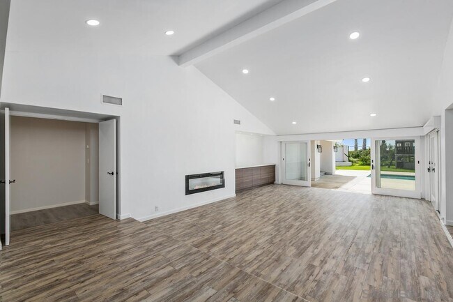 Building Photo - 2107 Calle Guaymas