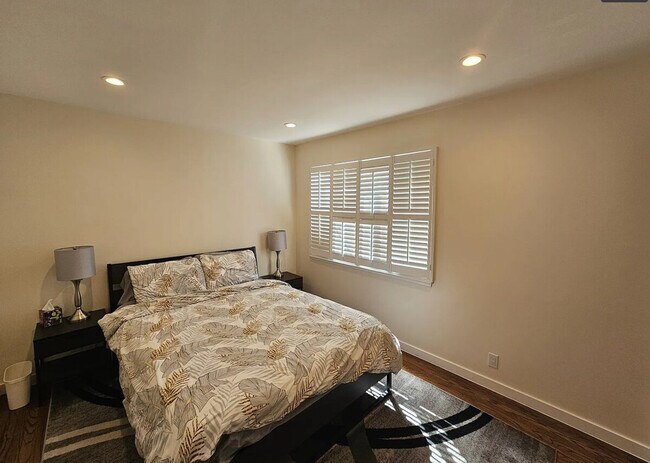 Building Photo - 104 Del Prado Dr