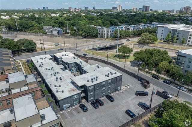 Foto del edificio - 4505 Cedar Springs Rd