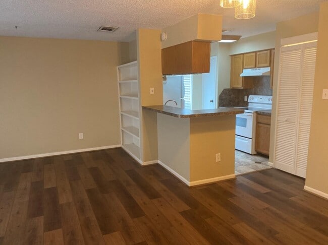 Building Photo - 2120 El Paseo St