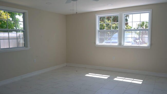 Photo - 339 6th Ave SW House