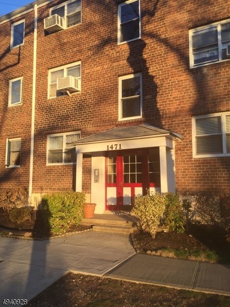 Building Photo - 1482 Terrace Cir