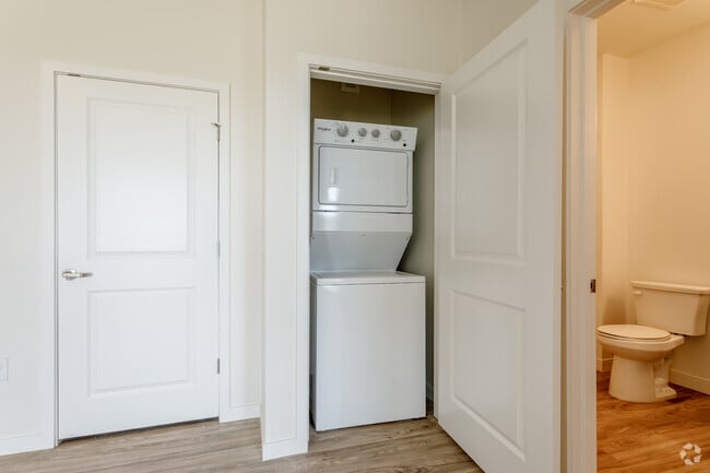 2BR, 1BA - 850 SF - Alameda View