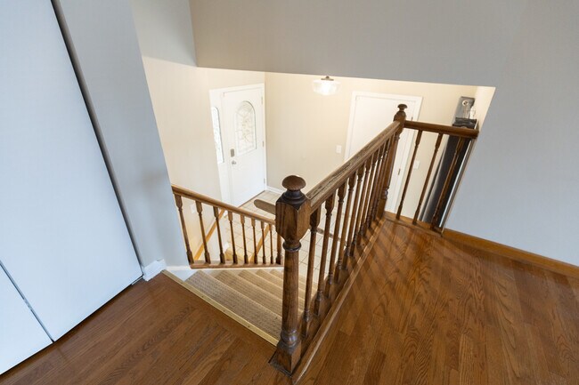 Building Photo - 821 Oakwood Dr