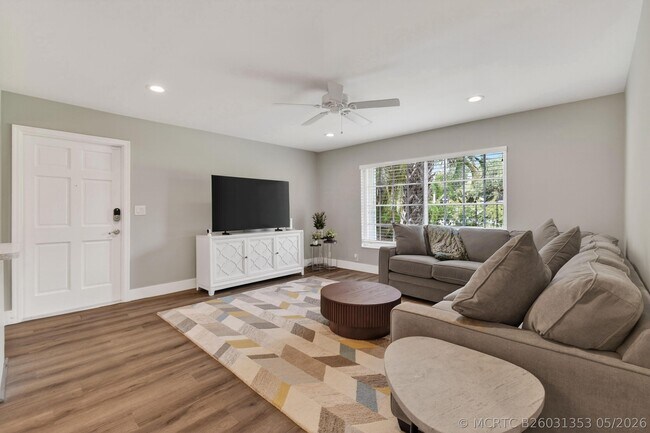 Building Photo - 11521 Landing Pl