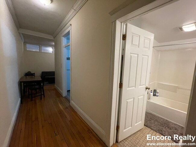 Building Photo - 54 Egmont St