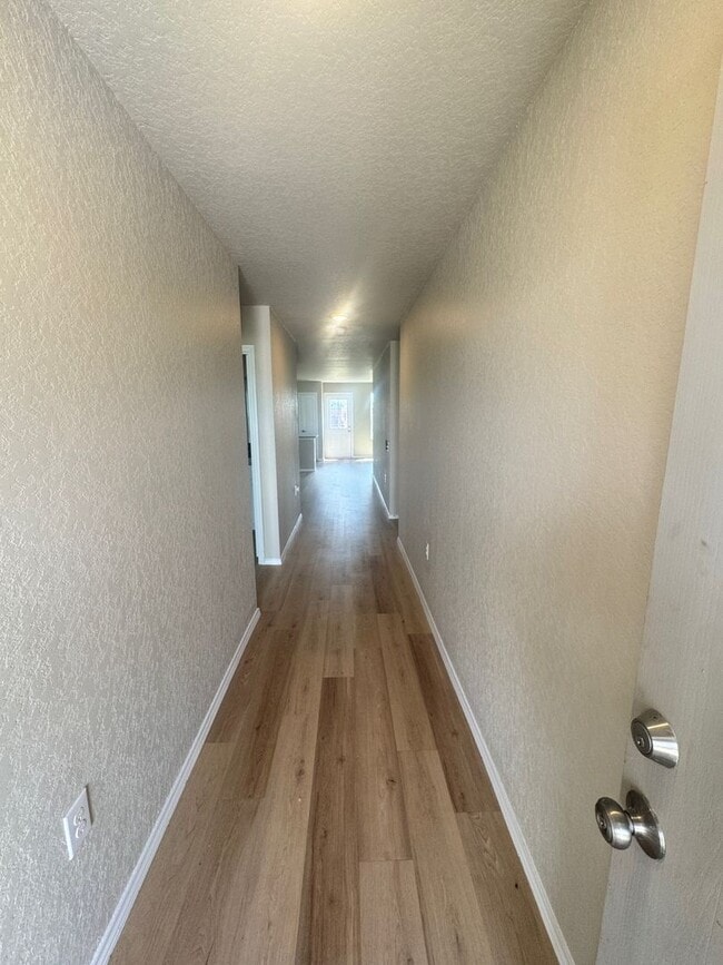 Building Photo - Nice & Modern - 3 bedroom 2 bath 1 story i...