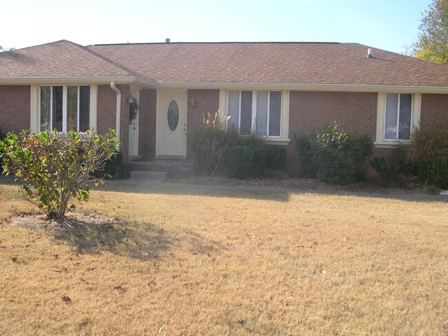 Building Photo - 402 McClary Rd