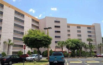 Building Photo - 9688 Fontainebleau Blvd