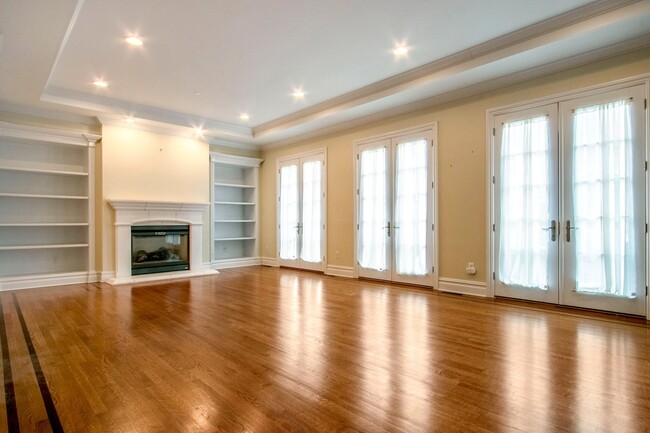 Building Photo - 203 Heights Ln