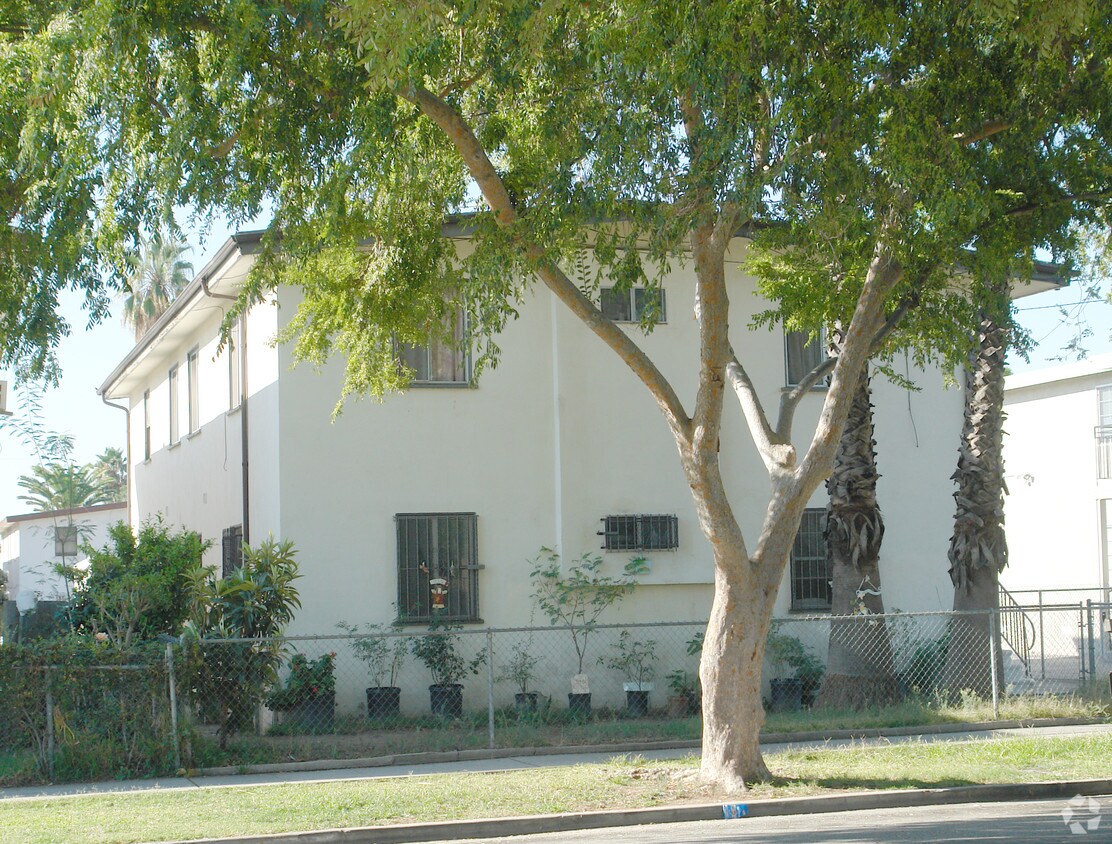 Building Photo - 712 E Angeleno Ave