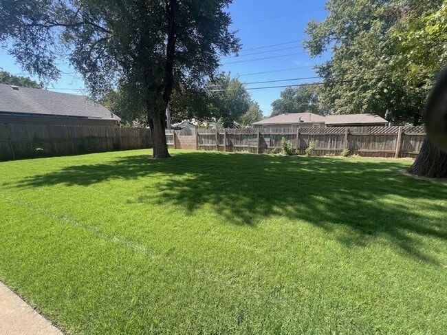 Building Photo - 4545 S Oak Ave