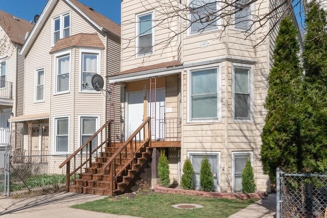Building Photo - 2968 N Ridgeway Ave
